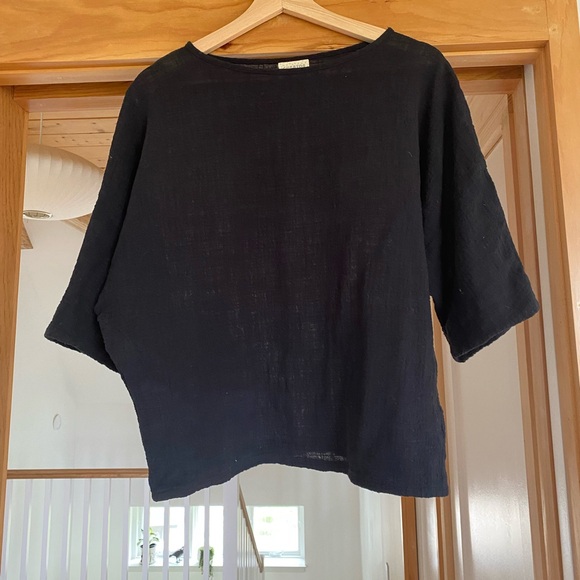 Curator Izzy Top - Picture 1 of 2